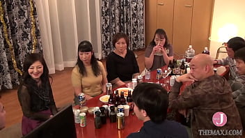 Japanese mature divorcees party and engage in group sex